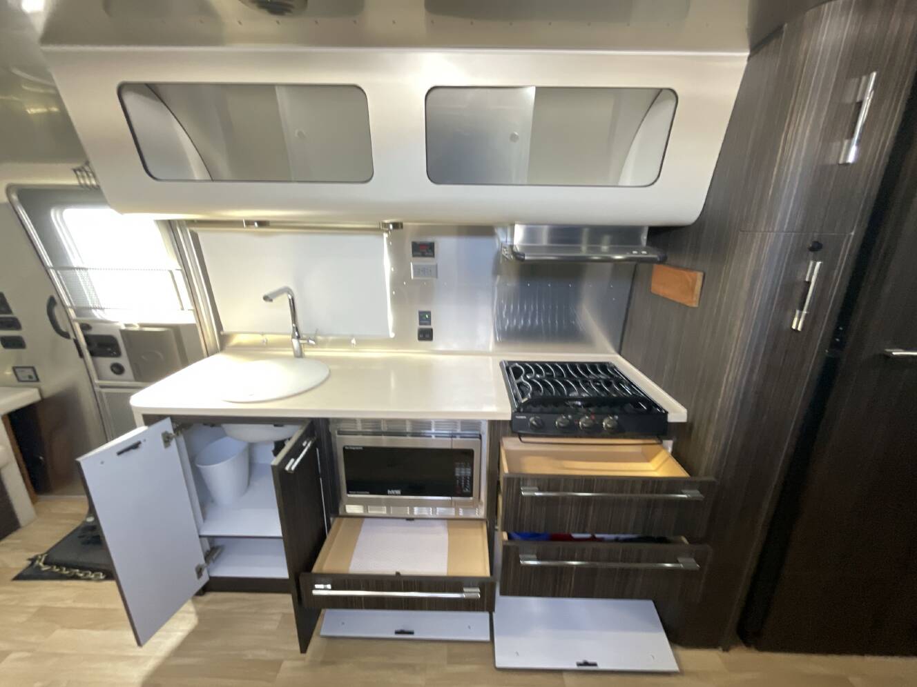 A photo of this 2018 Airstream INTERNATIONAL SIGNATURE 30RB TWIN