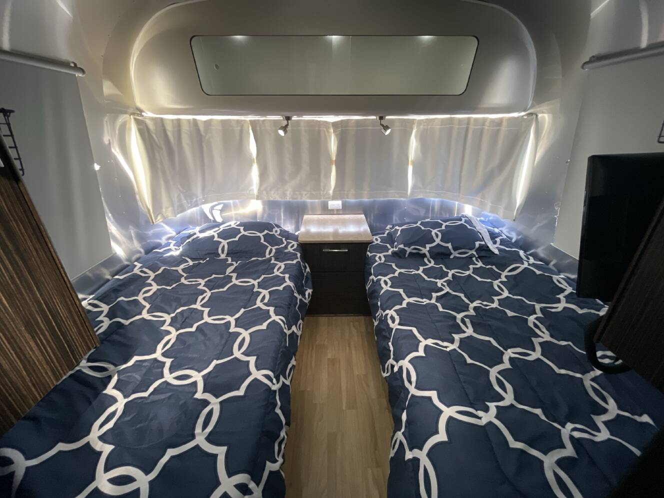 A photo of this 2018 Airstream INTERNATIONAL SIGNATURE 30RB TWIN