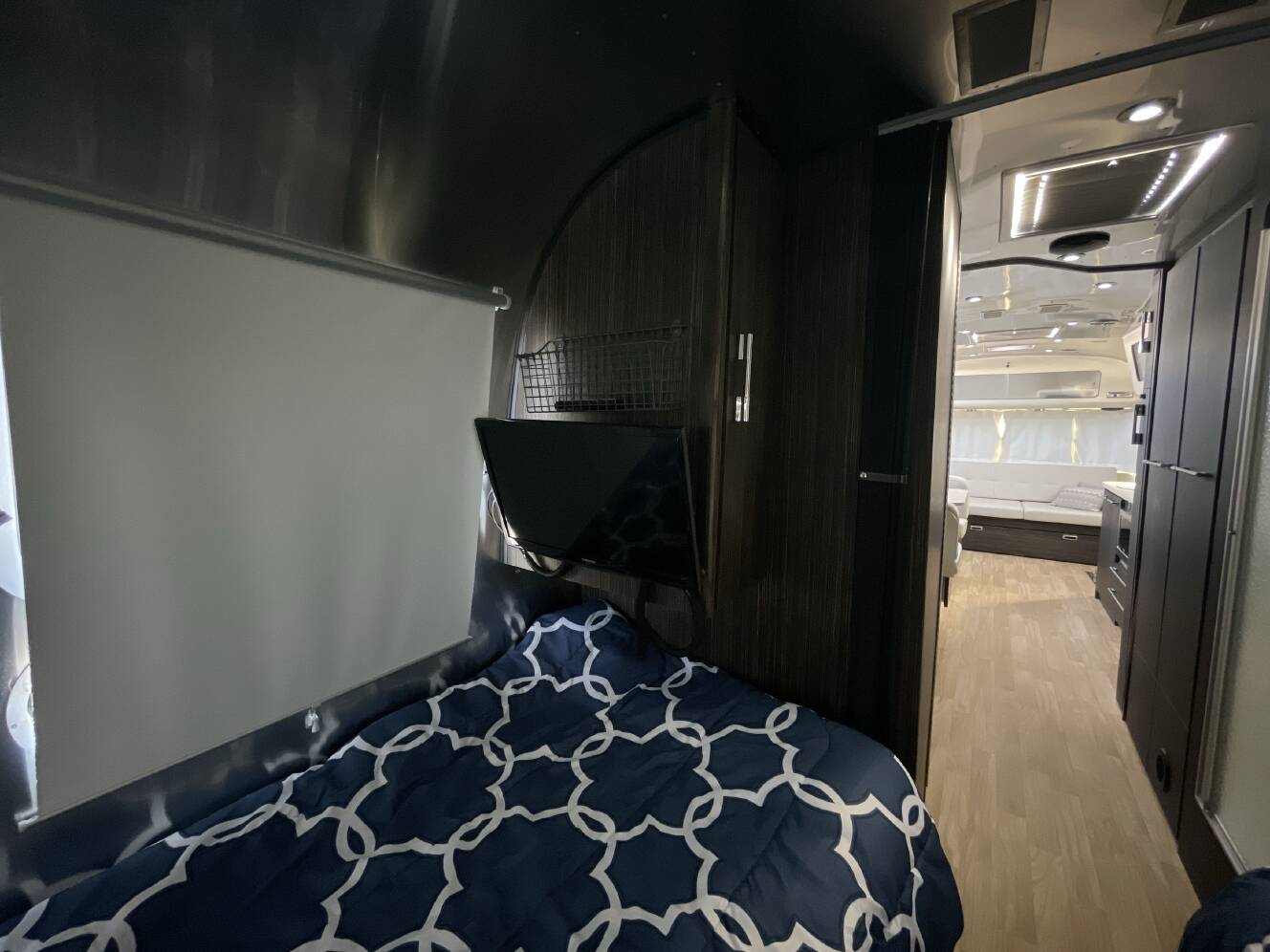 A photo of this 2018 Airstream INTERNATIONAL SIGNATURE 30RB TWIN