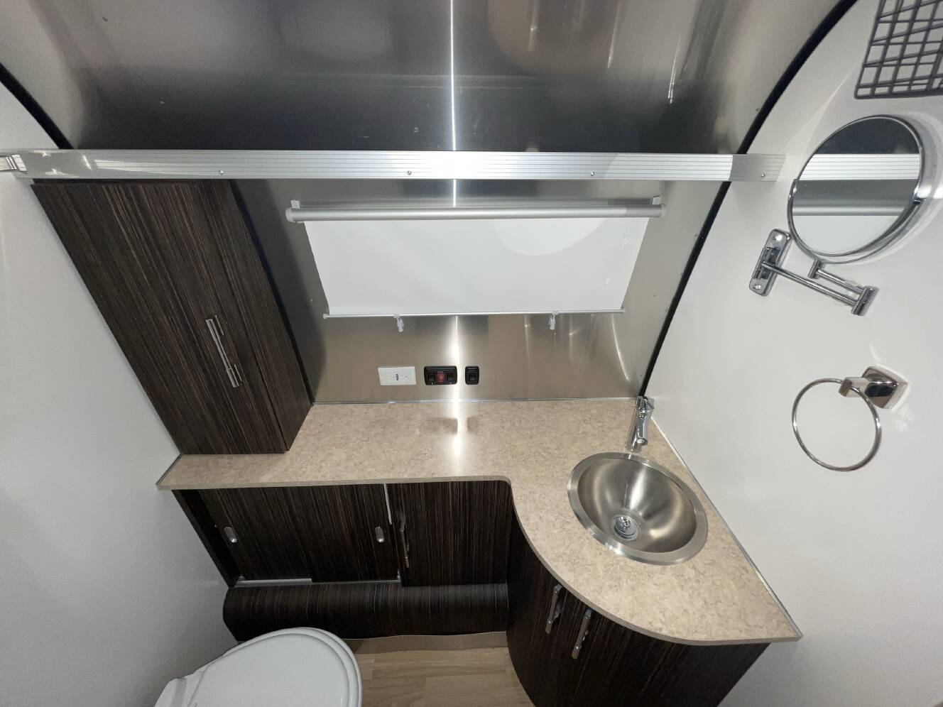 A photo of this 2018 Airstream INTERNATIONAL SIGNATURE 30RB TWIN