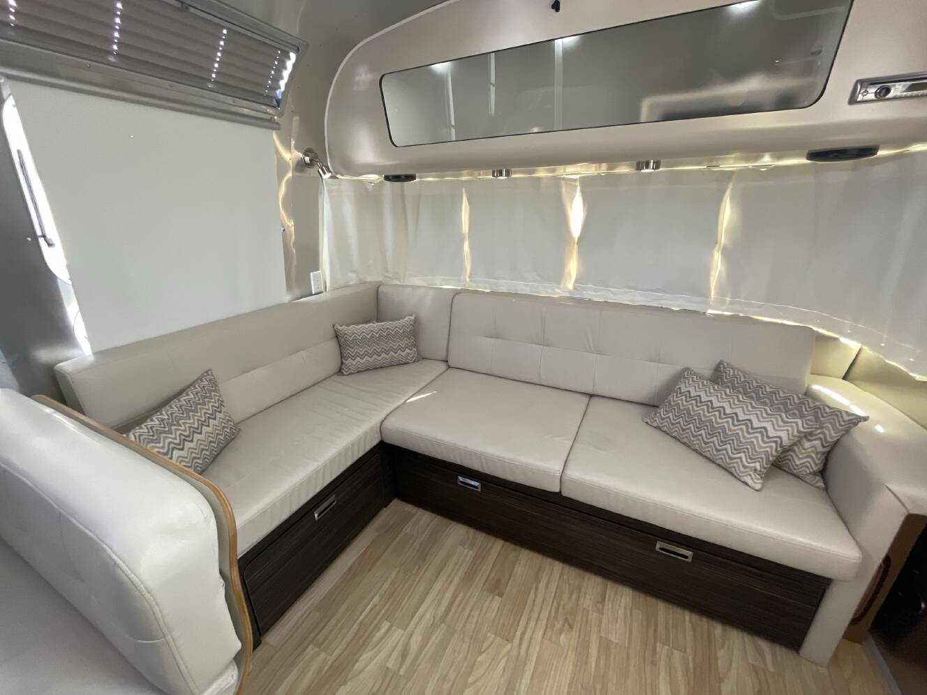 A photo of this 2018 Airstream INTERNATIONAL SIGNATURE 30RB TWIN