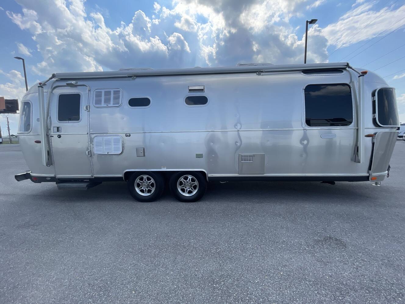 A photo of this 2016 Airstream LAND YACHT 28FB