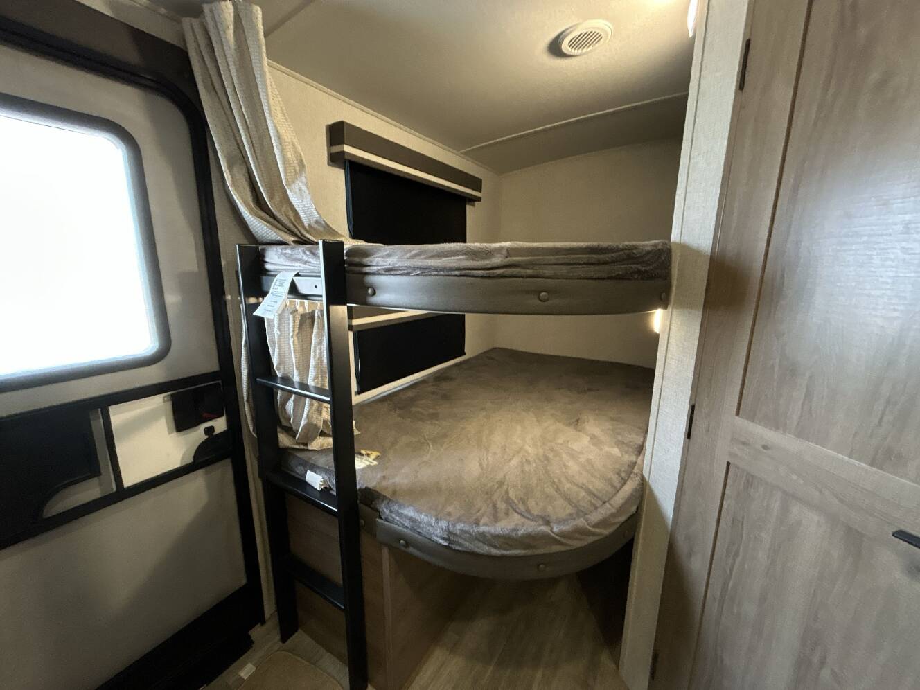 A photo of this 2023 Grand Design IMAGINE 2800BH