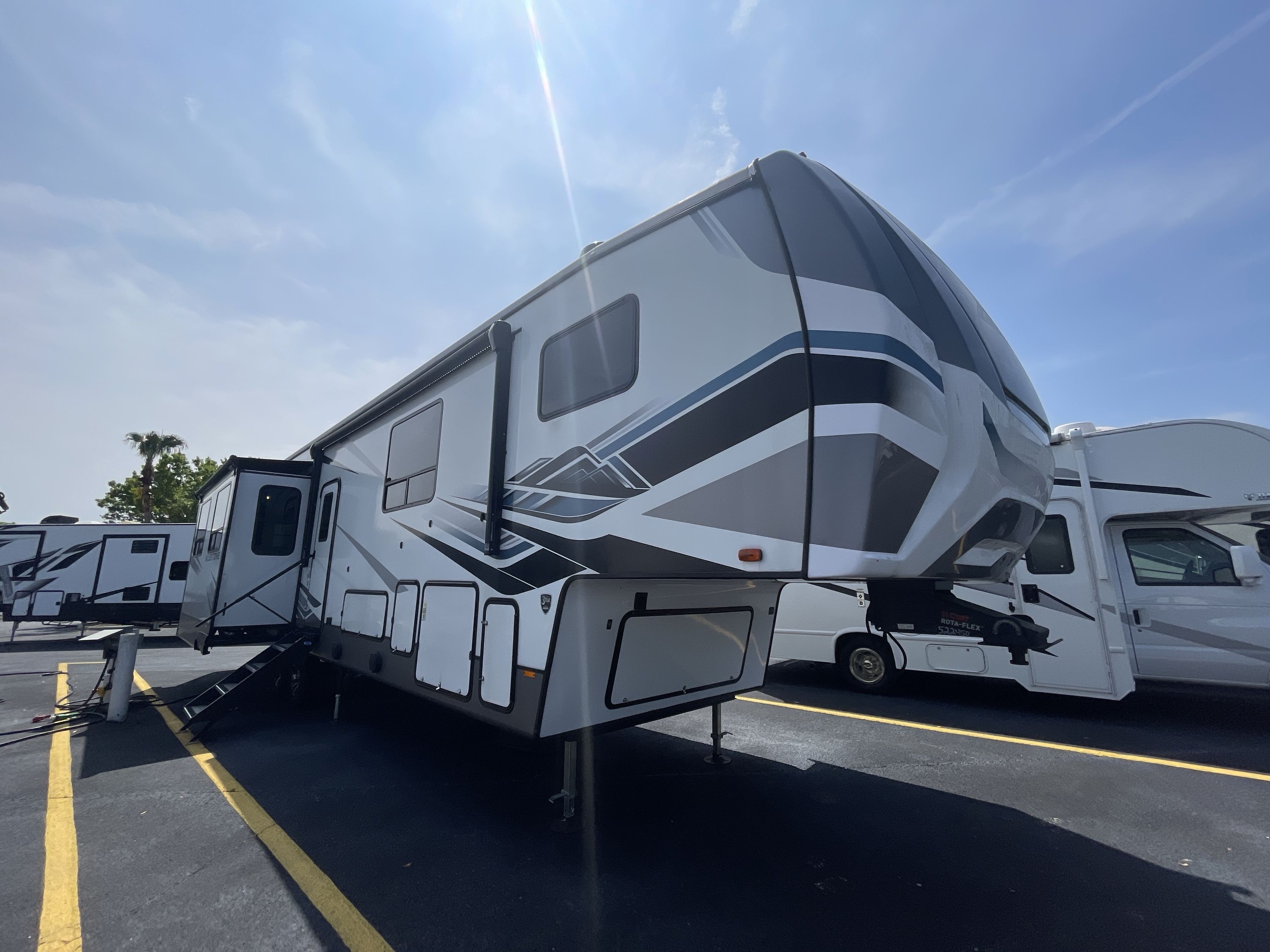 2023 Heartland MILESTONE 377MB in bartow FL