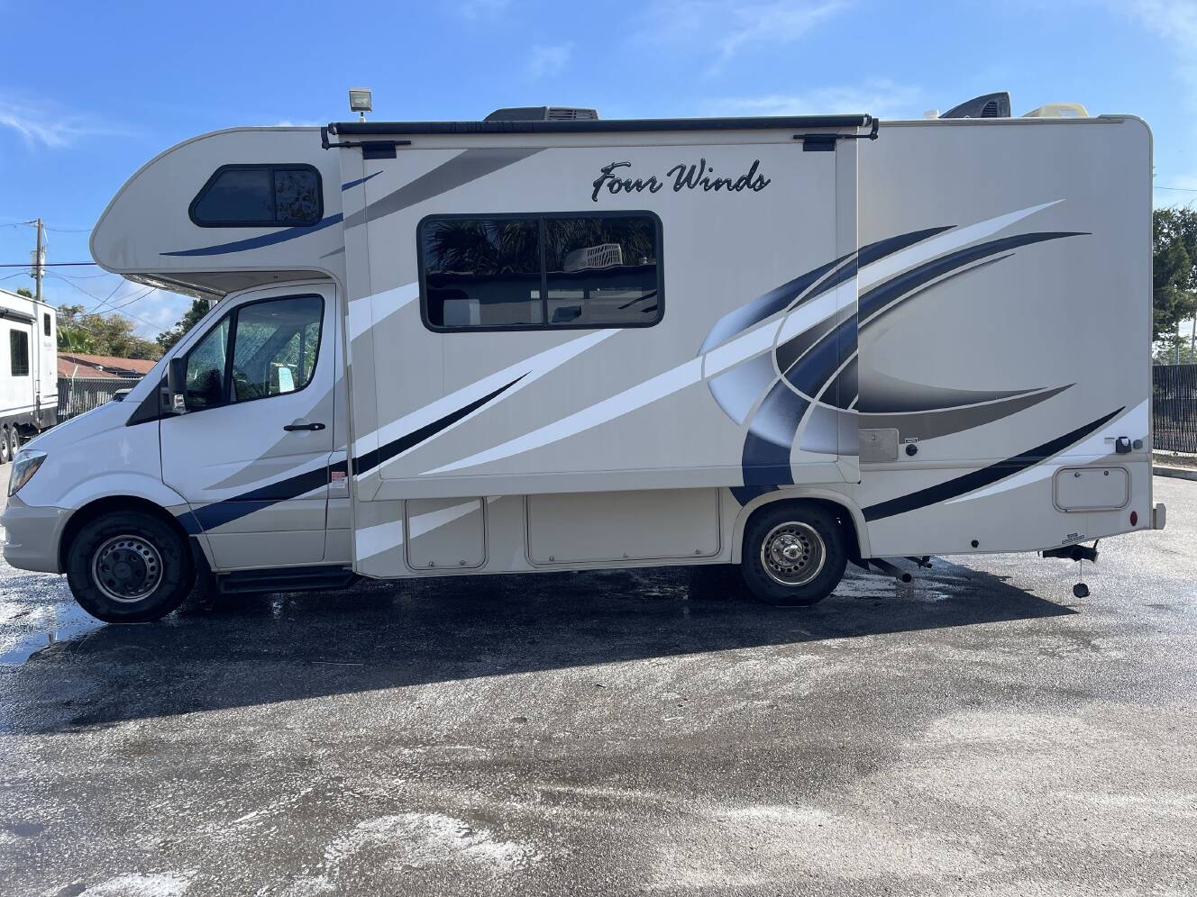 A photo of this 2018 Thor FOUR WINDS 24WS