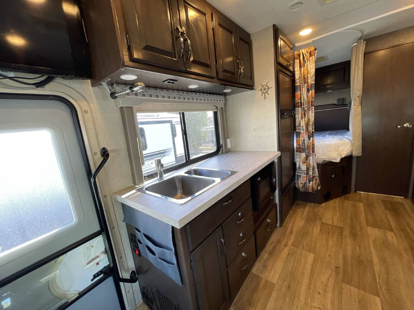 A photo of this 2018 Thor FOUR WINDS 24WS