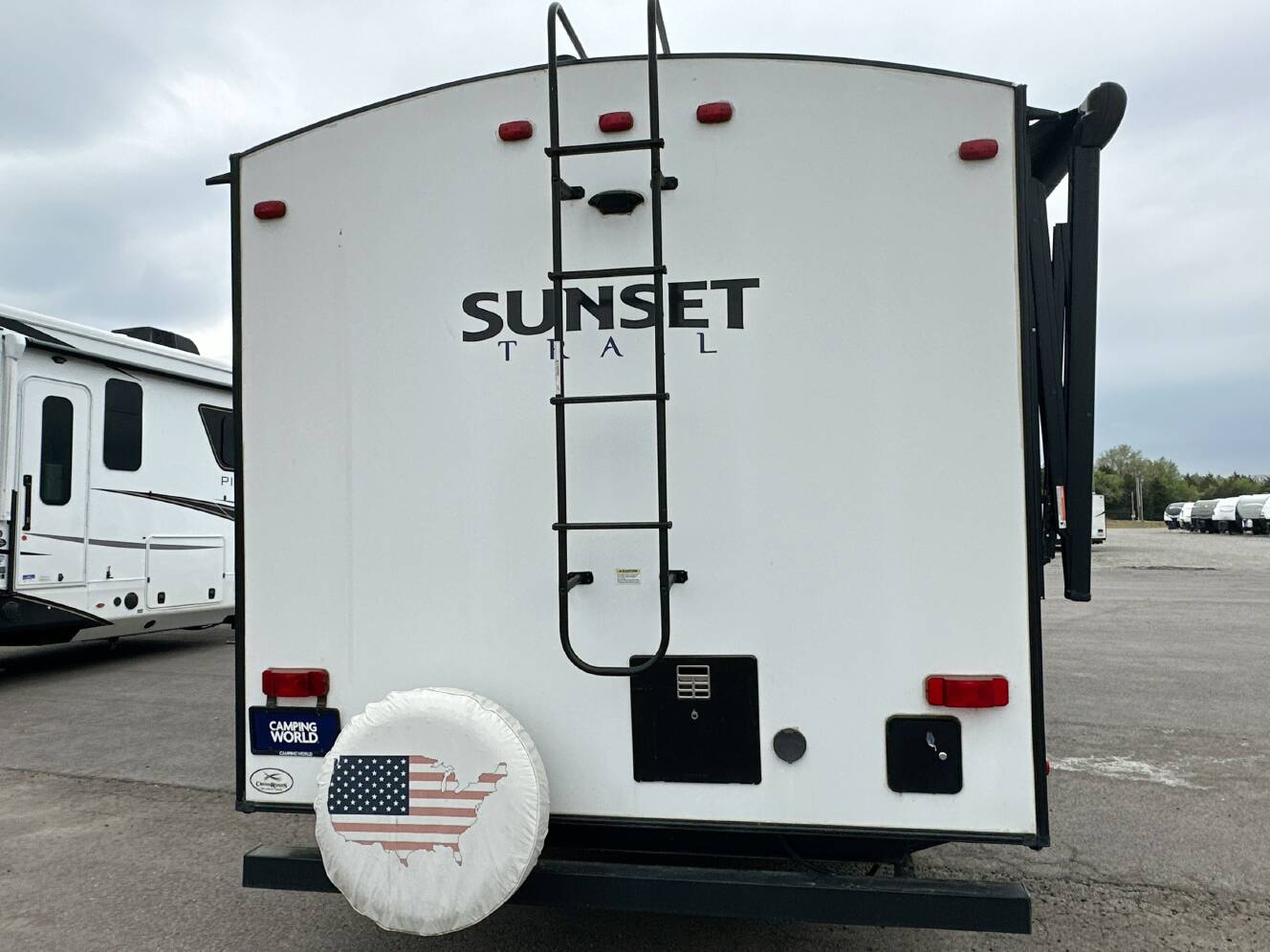 A photo of this 2022 Crossroads SUNSET TRAIL 242BH