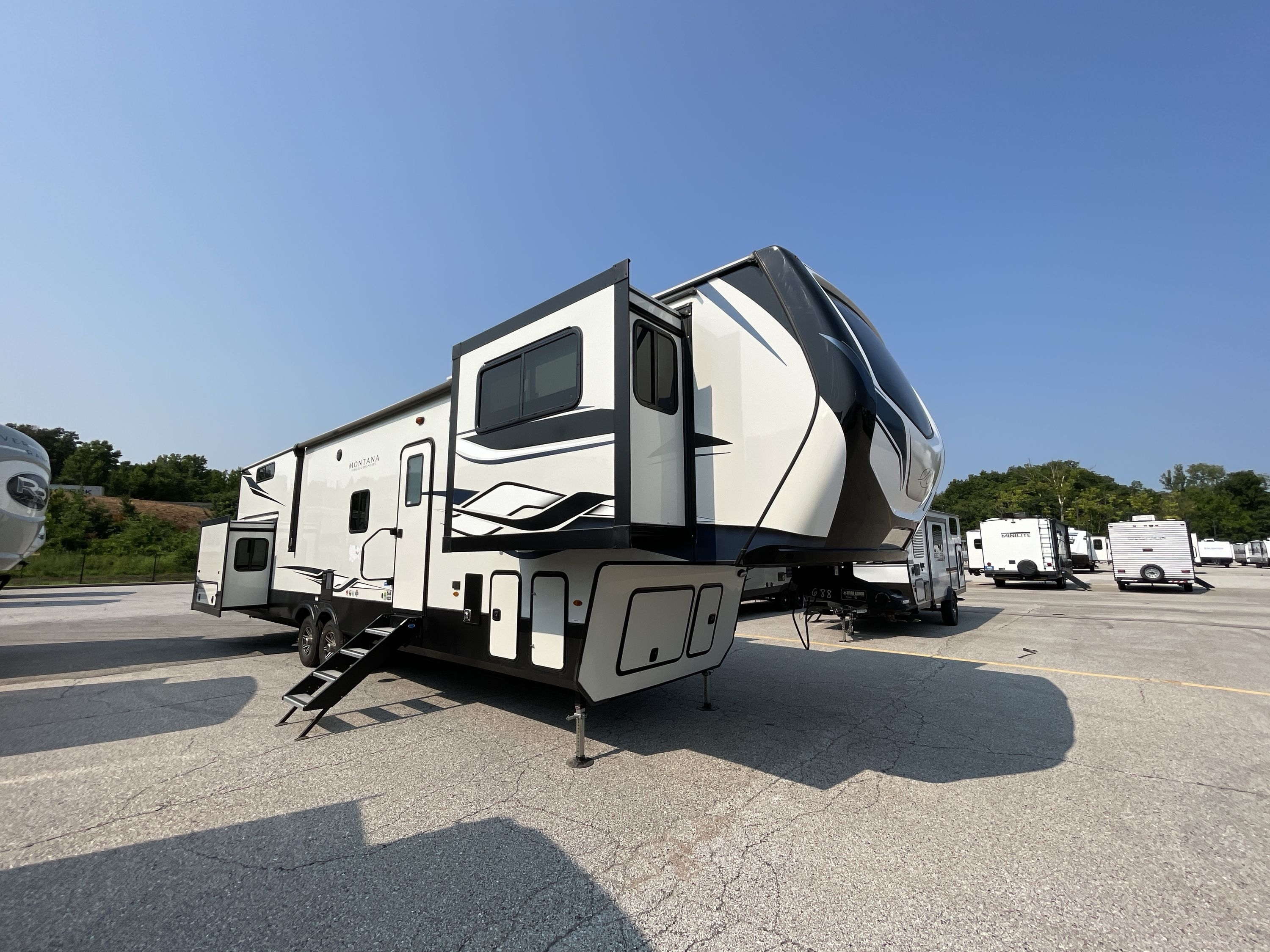 2023 Keystone MONTANA HIGH COUNTRY 377FL in wentzville MO