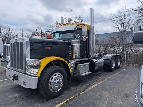 2023 PETERBILT 389 in Columbus, OH
