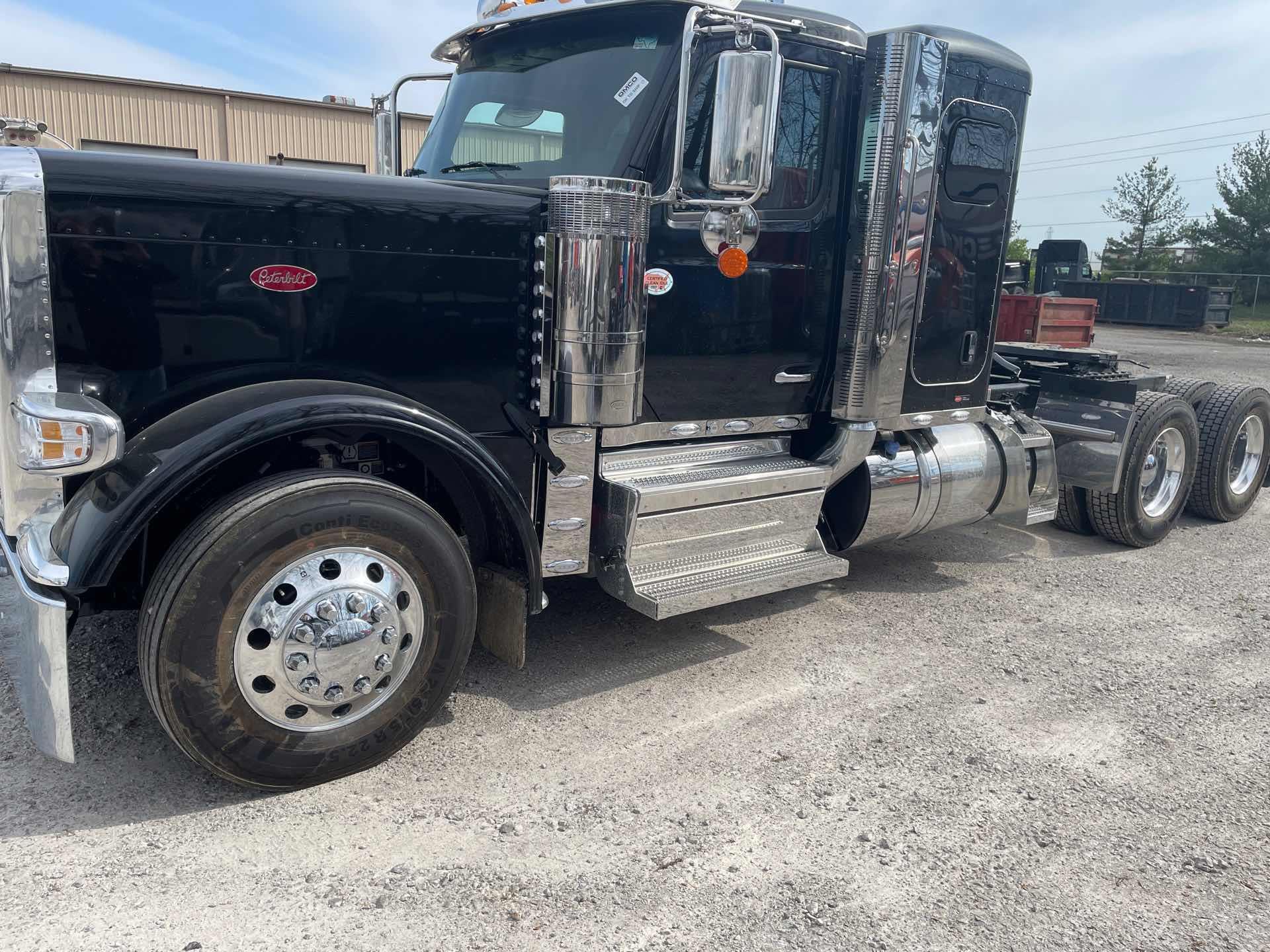 2027 PETERBILT 589 in Grove City, OH