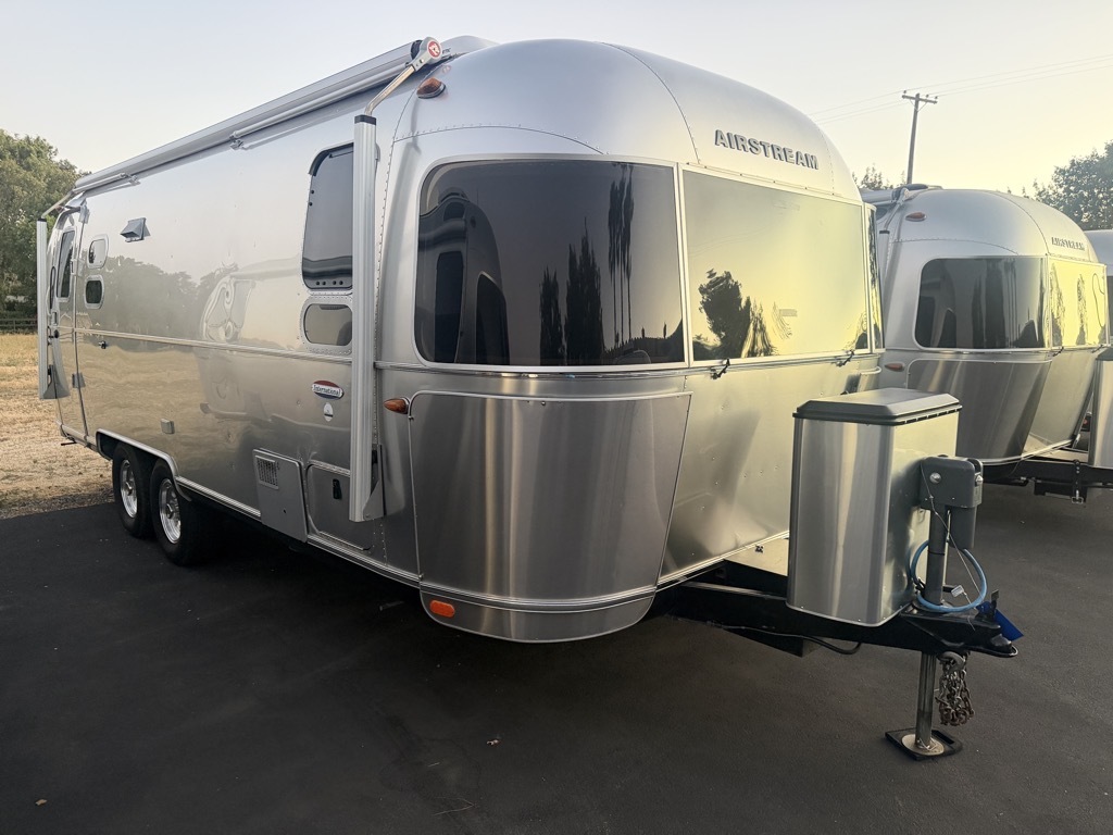 2018 Airstream INTERNATIONAL SERENITY 25FBQ in winters CA