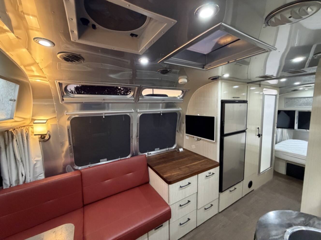 A photo of this 2018 Airstream INTERNATIONAL SERENITY 25FBQ