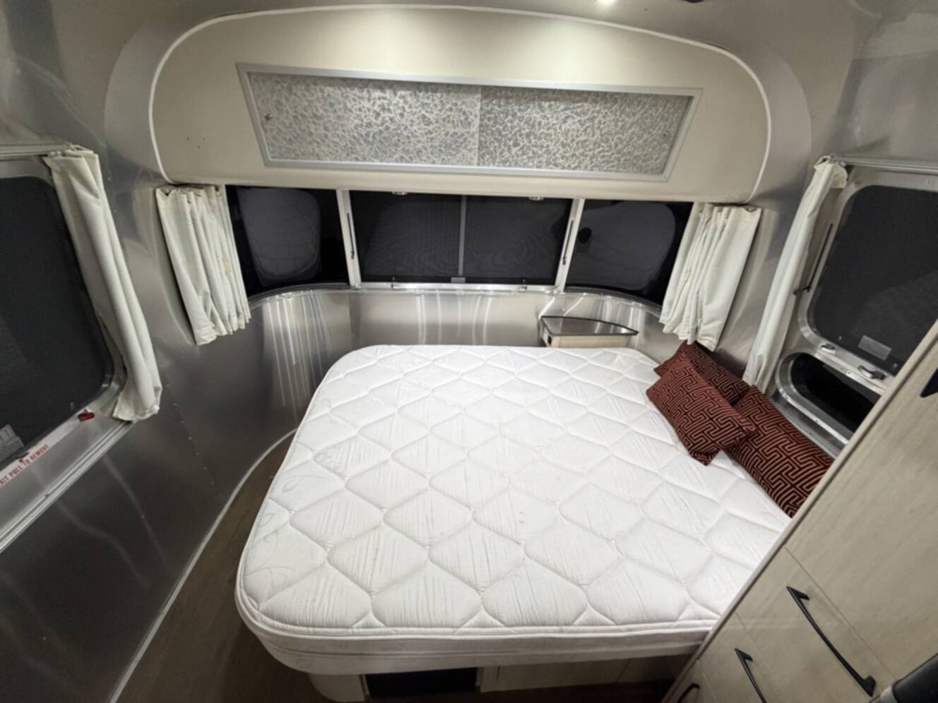A photo of this 2018 Airstream INTERNATIONAL SERENITY 25FBQ