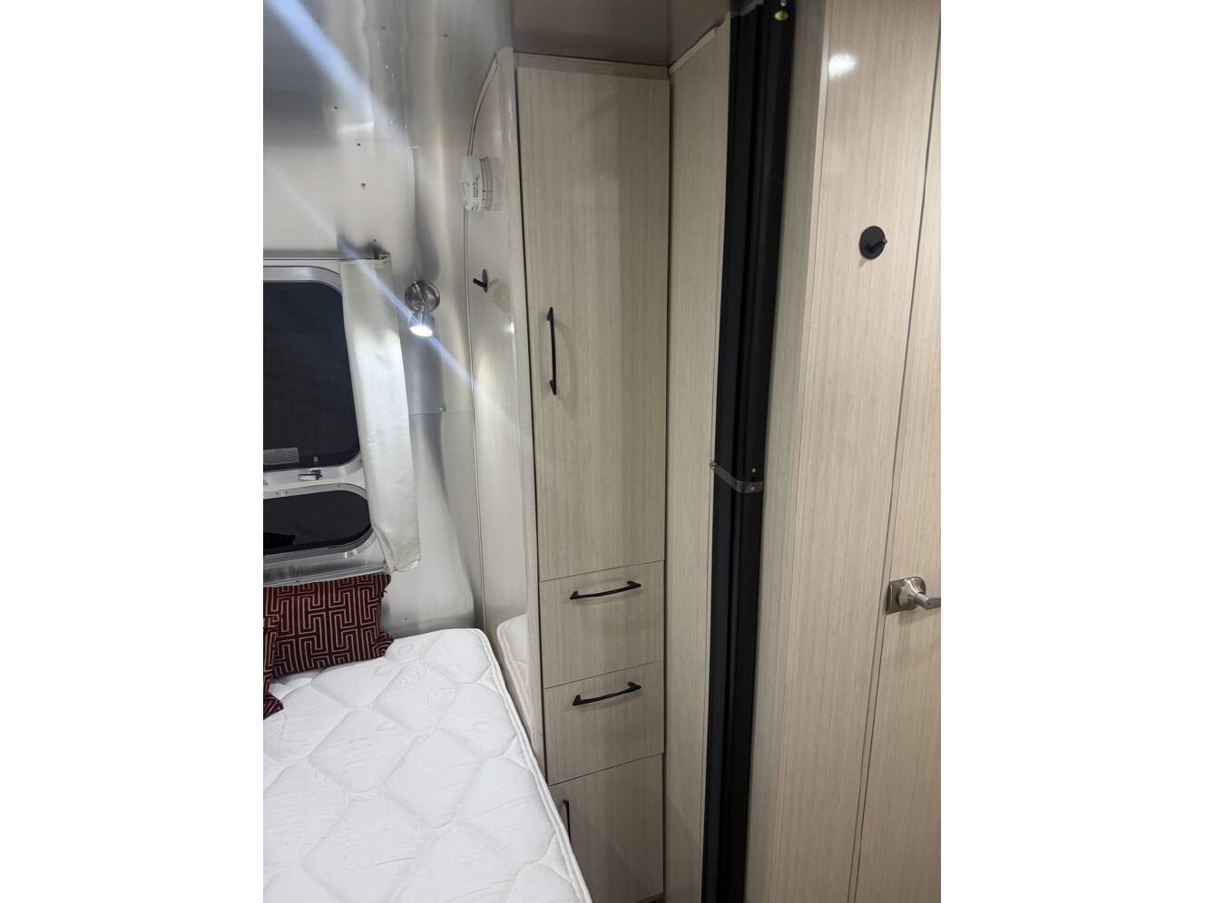 A photo of this 2018 Airstream INTERNATIONAL SERENITY 25FBQ