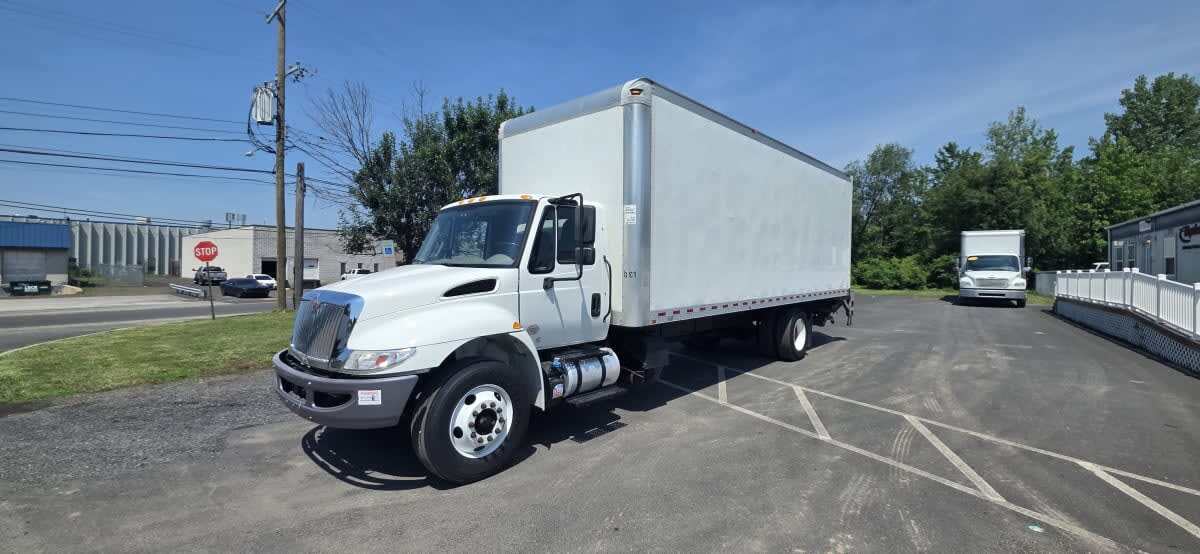 2019 INTERNATIONAL 4300 in Bensalem, PA