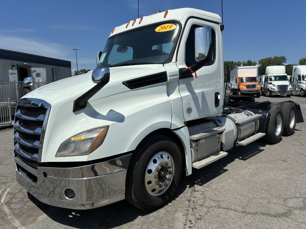 2019 FREIGHTLINER CASCADIA 126 in Hampton, VA