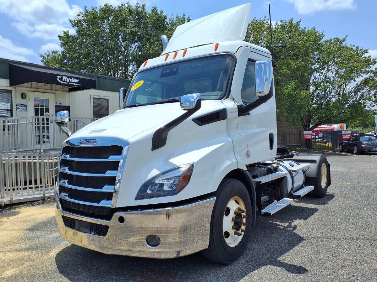 2020 FREIGHTLINER CASCADIA 116 in Knoxville, TN