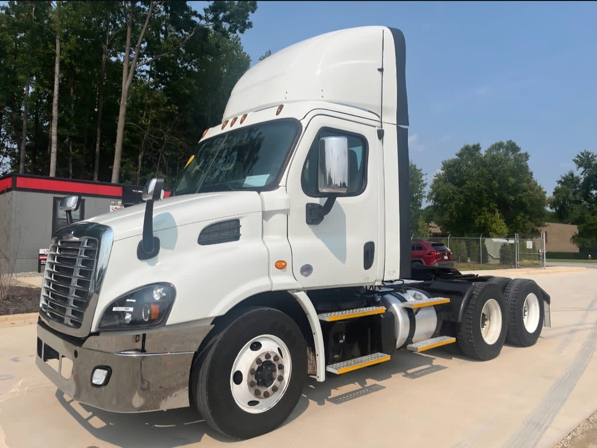 2017 FREIGHTLINER CASCADIA 113 in Greensboro, NC