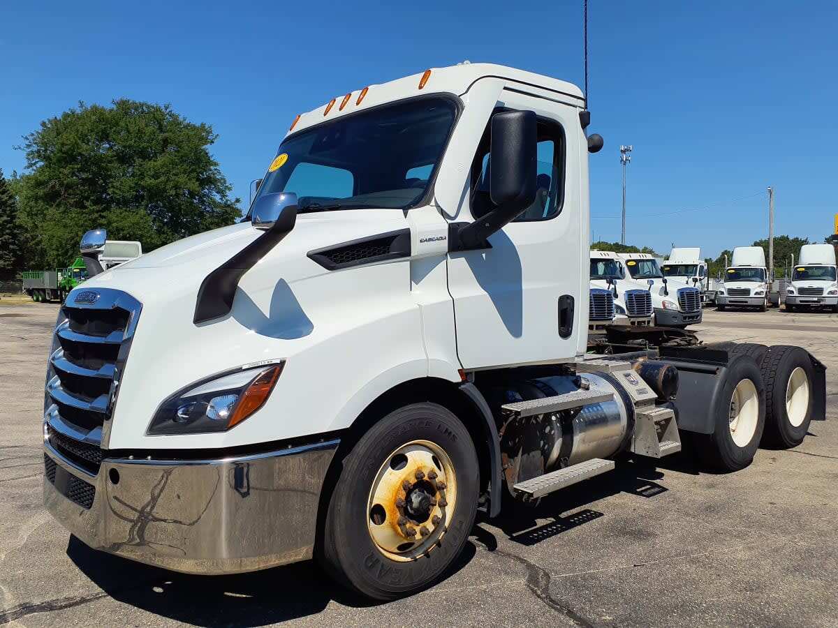2021 FREIGHTLINER CASCADIA 116 in Oak Creek, WI