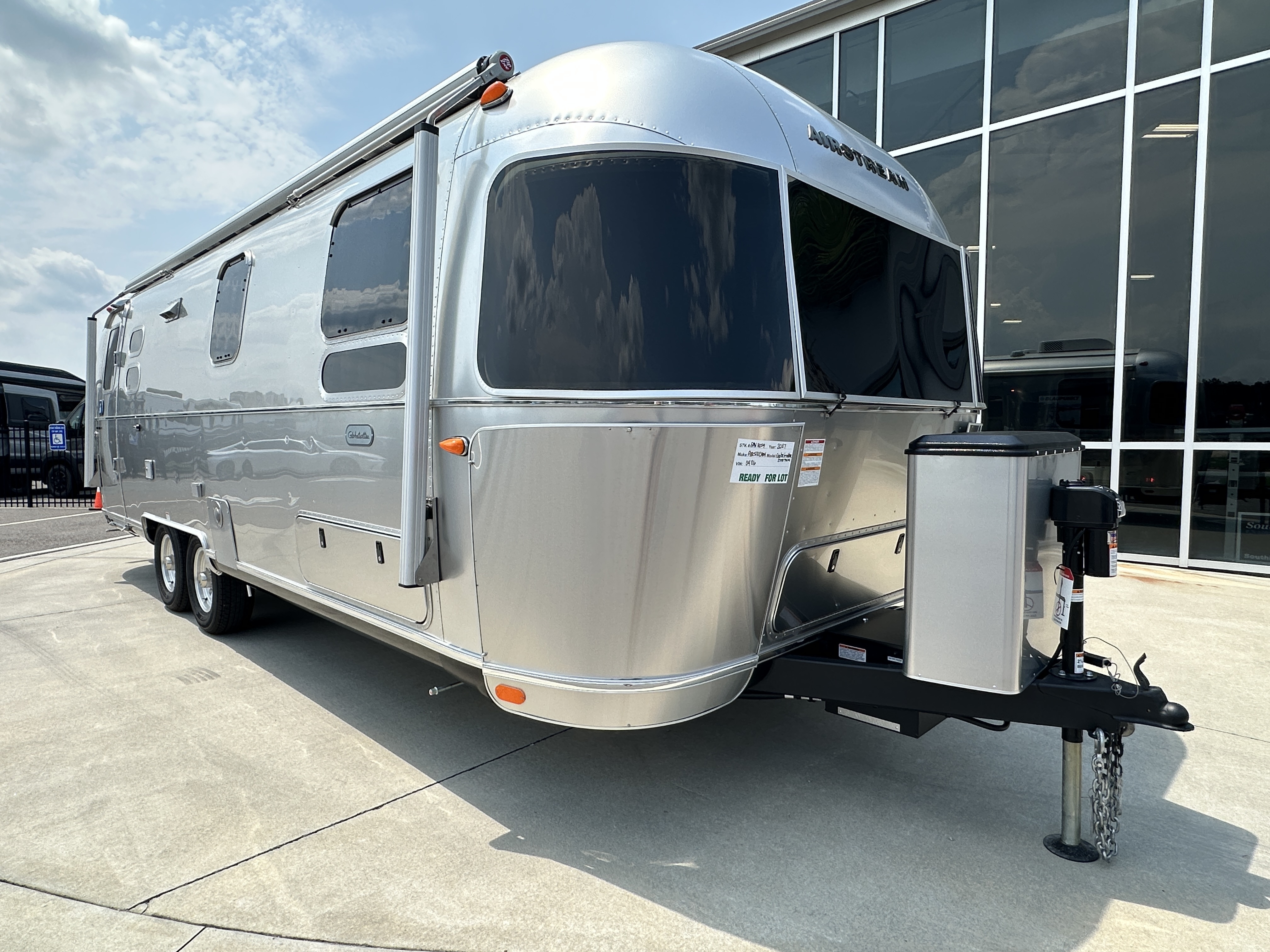 2027 Airstream Globetrotter 27FB Twin RV