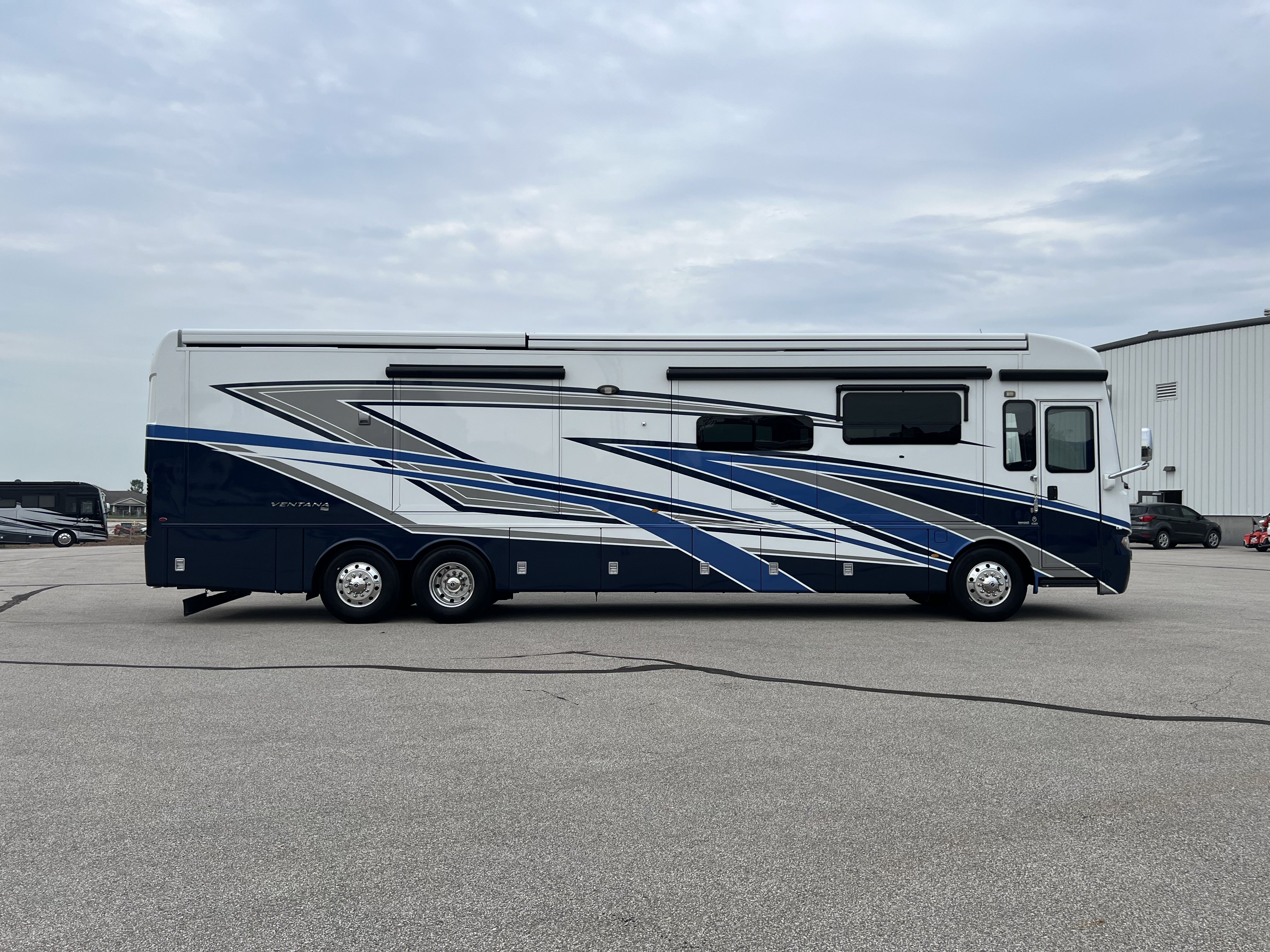 2022 Newmar Ventana 4369 in belton MO