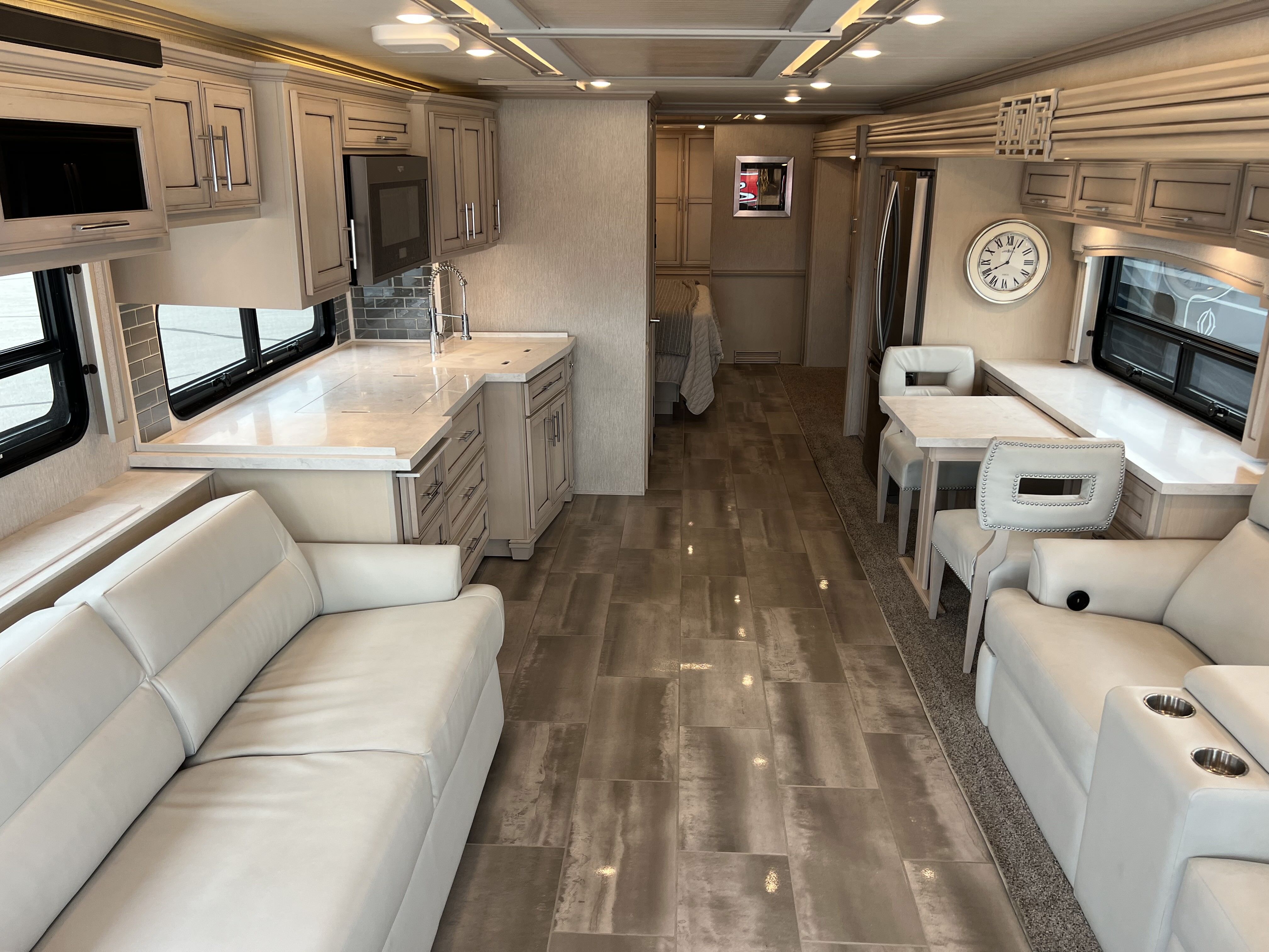 2022 Newmar Ventana 4369 in belton MO