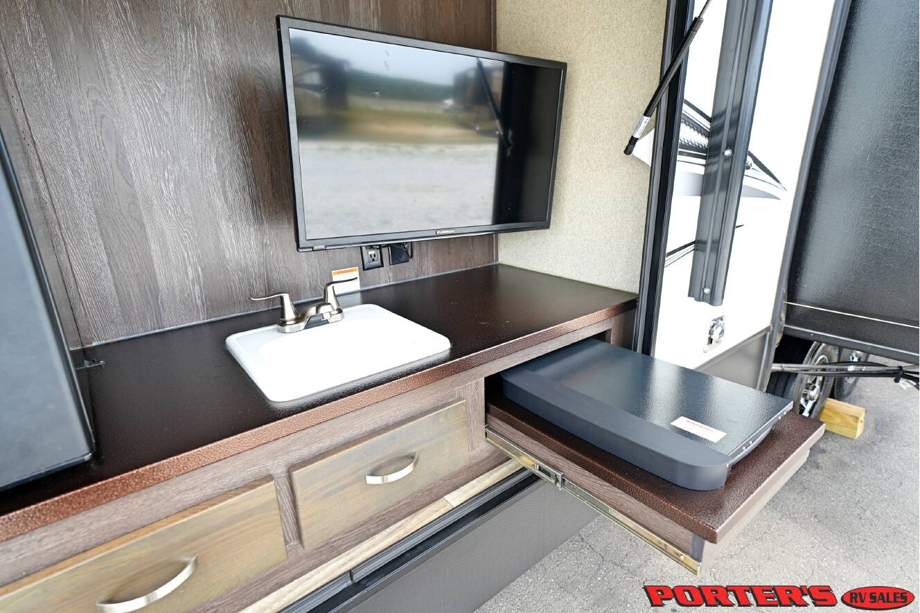 A photo of this 2019 Keystone OUTBACK 335CG