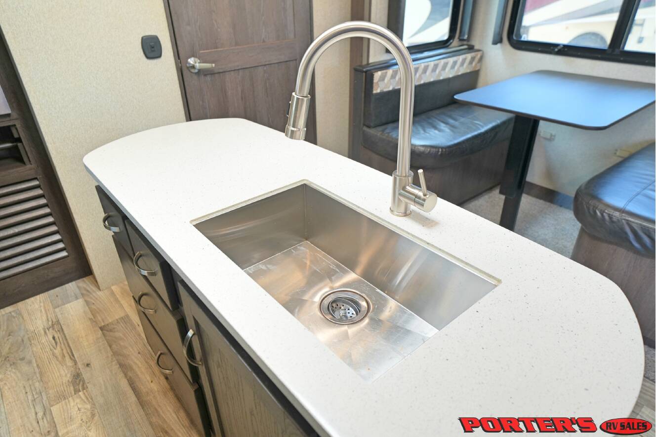A photo of this 2019 Keystone OUTBACK 335CG