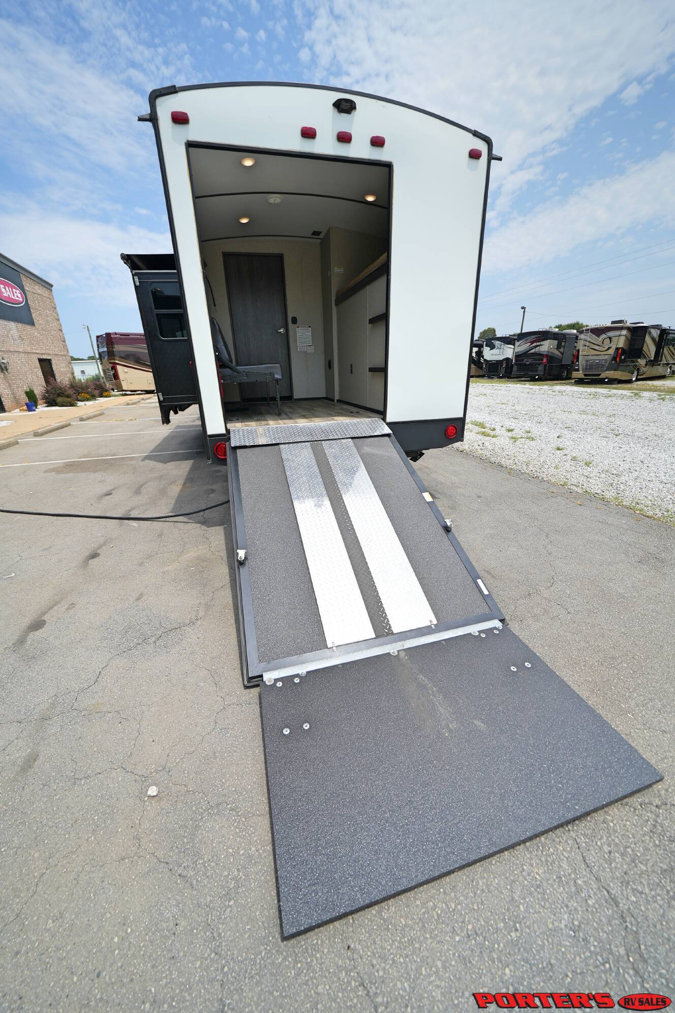 A photo of this 2019 Keystone OUTBACK 335CG