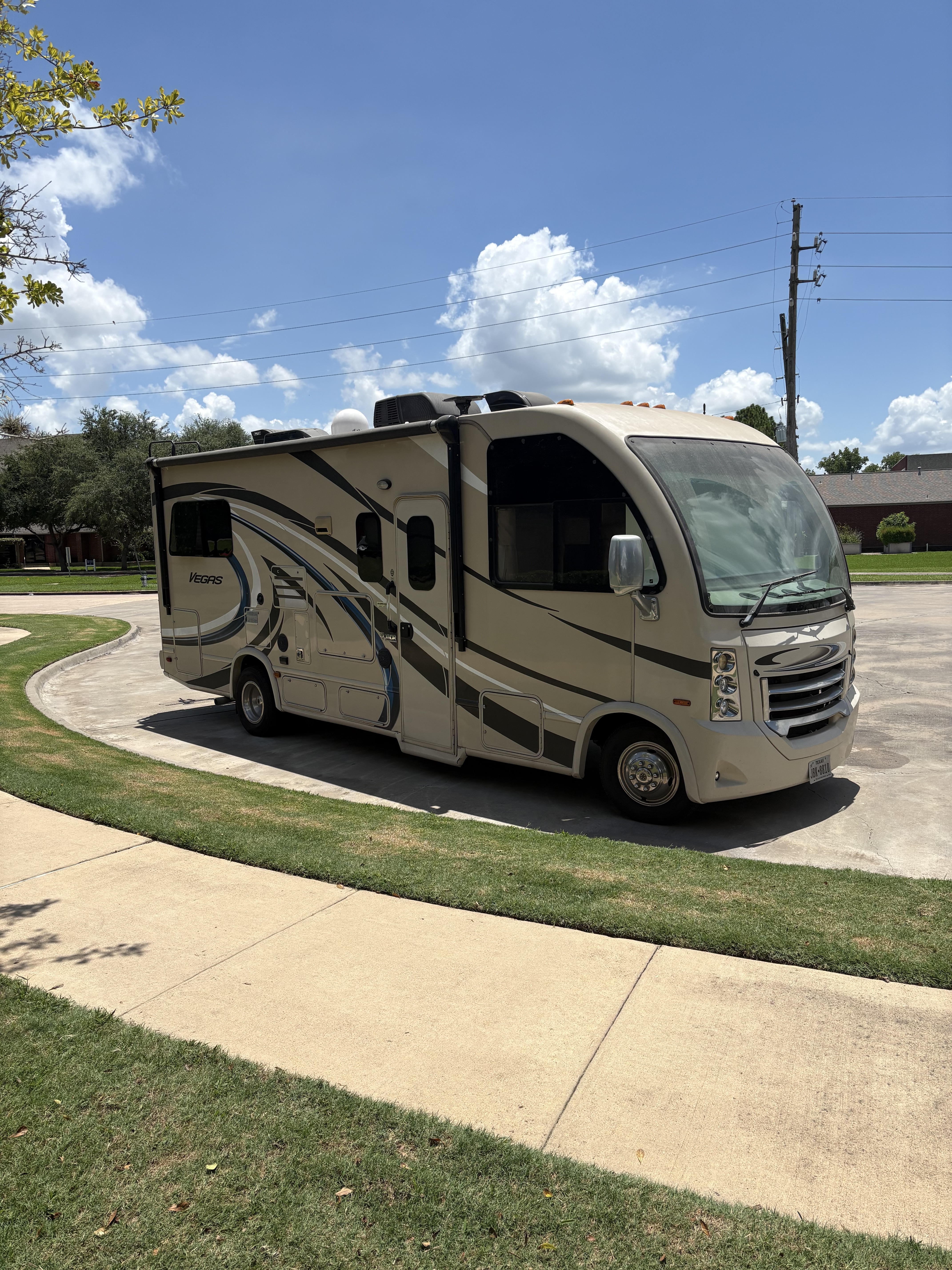 2017 Thor Motor Coach VEGAS 24 1 RV