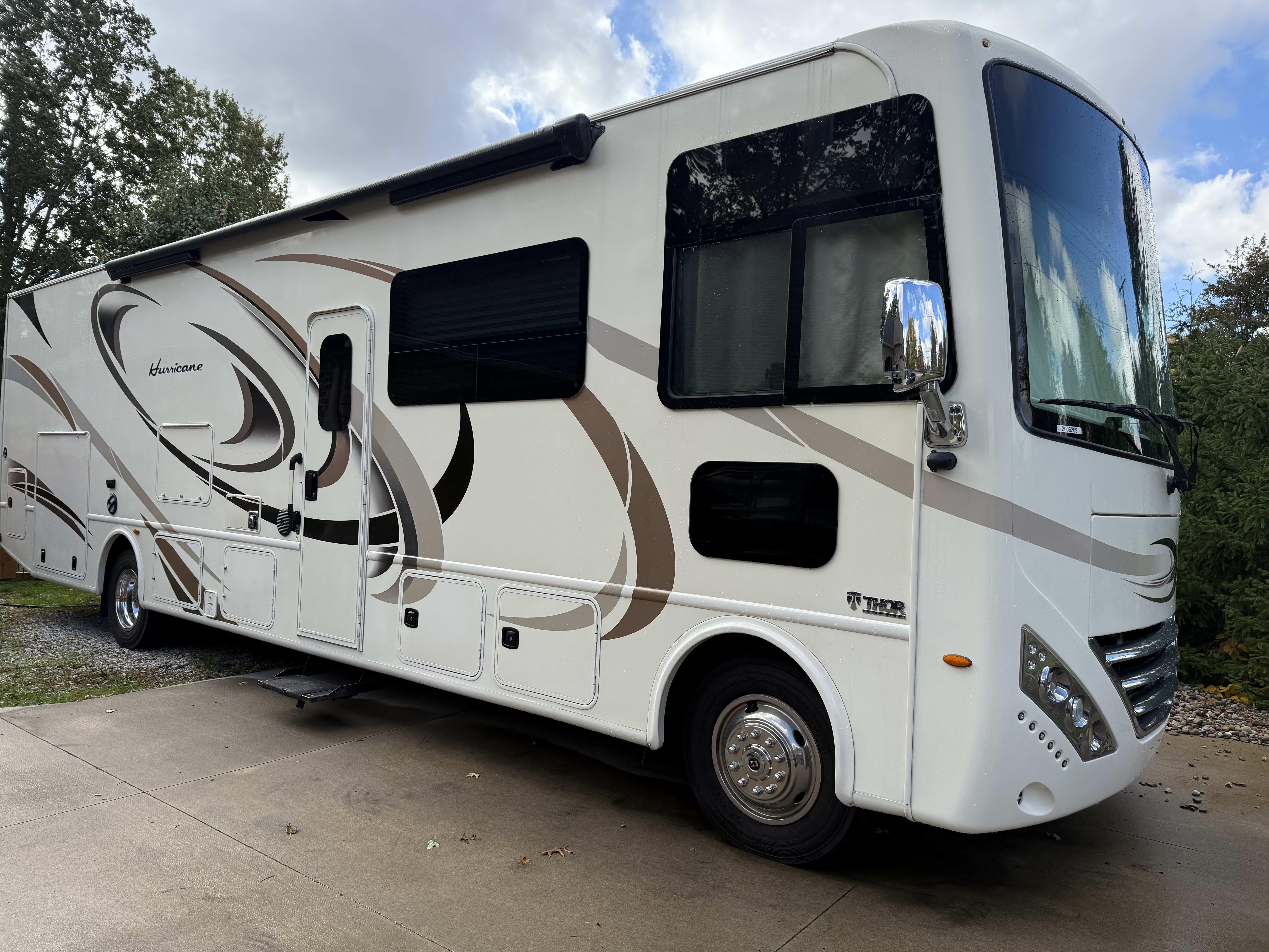 2018 Thor Motor Coach HURRICANE 34J in north ridgeville OH