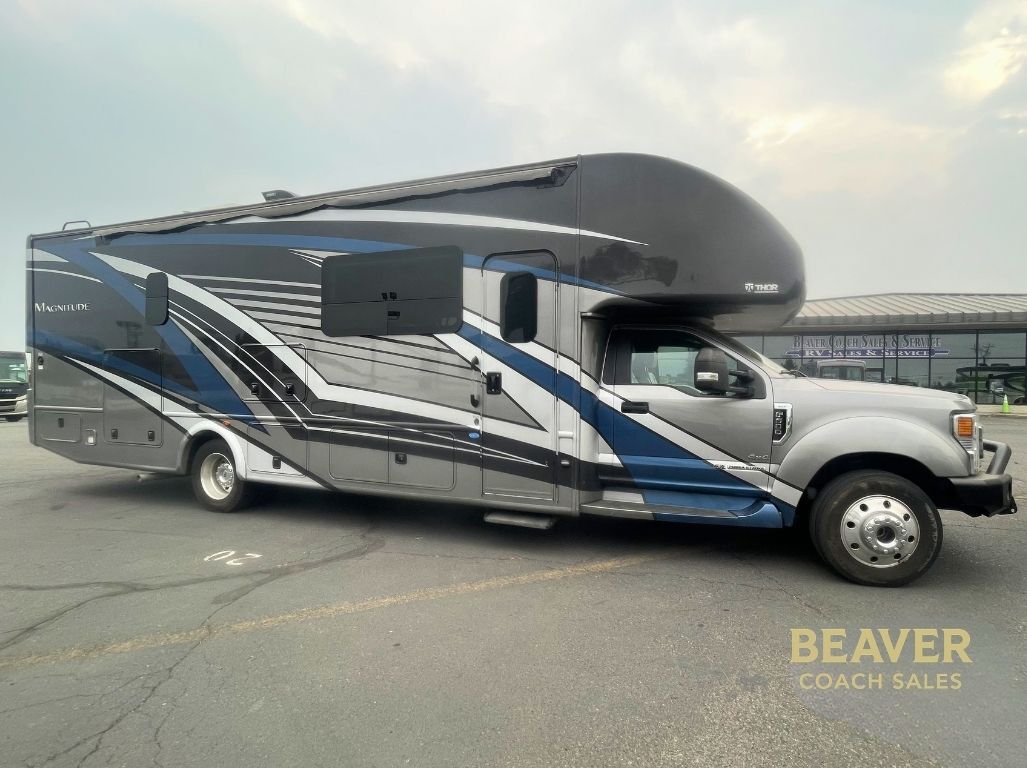2023 Thor Motor Coach Magnitude SV34 in bend OR
