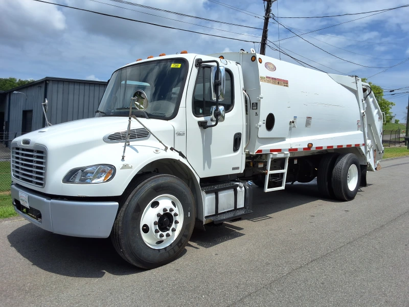 2012 FREIGHTLINER BUSINESS CLASS M2 106