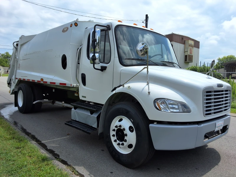 2012 FREIGHTLINER BUSINESS CLASS M2 106