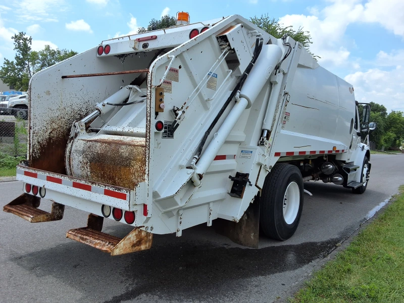2012 FREIGHTLINER BUSINESS CLASS M2 106