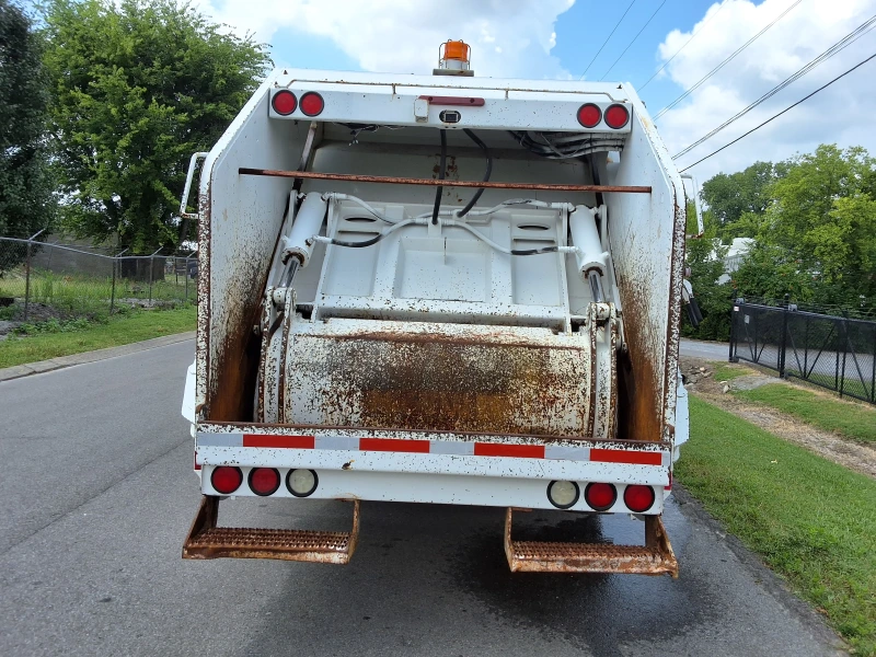 2012 FREIGHTLINER BUSINESS CLASS M2 106