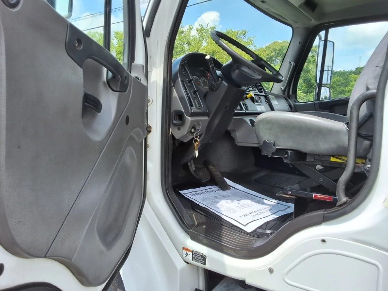 2012 FREIGHTLINER BUSINESS CLASS M2 106