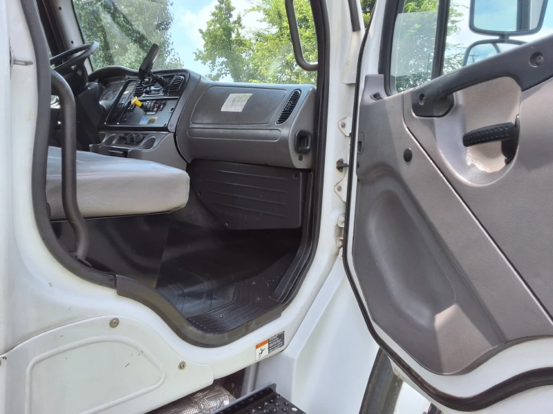 2012 FREIGHTLINER BUSINESS CLASS M2 106