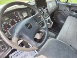 2012 FREIGHTLINER BUSINESS CLASS M2 106