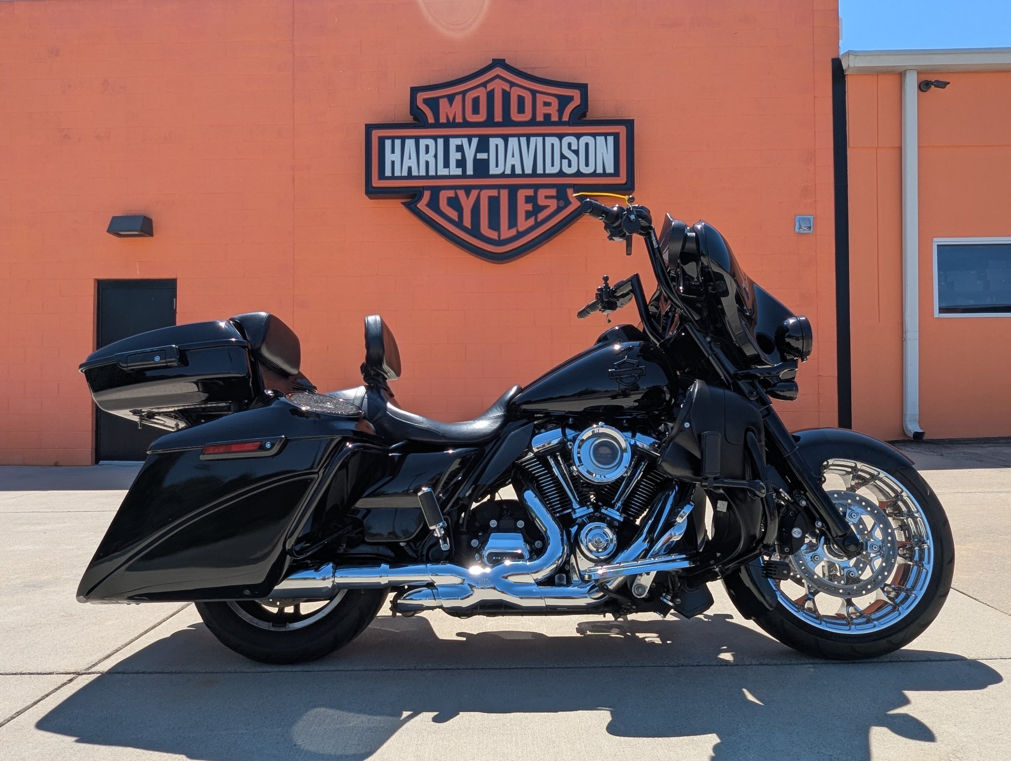 2017 Harley-Davidson Street Glide® Special SPECIAL in Fredericksburg, VA