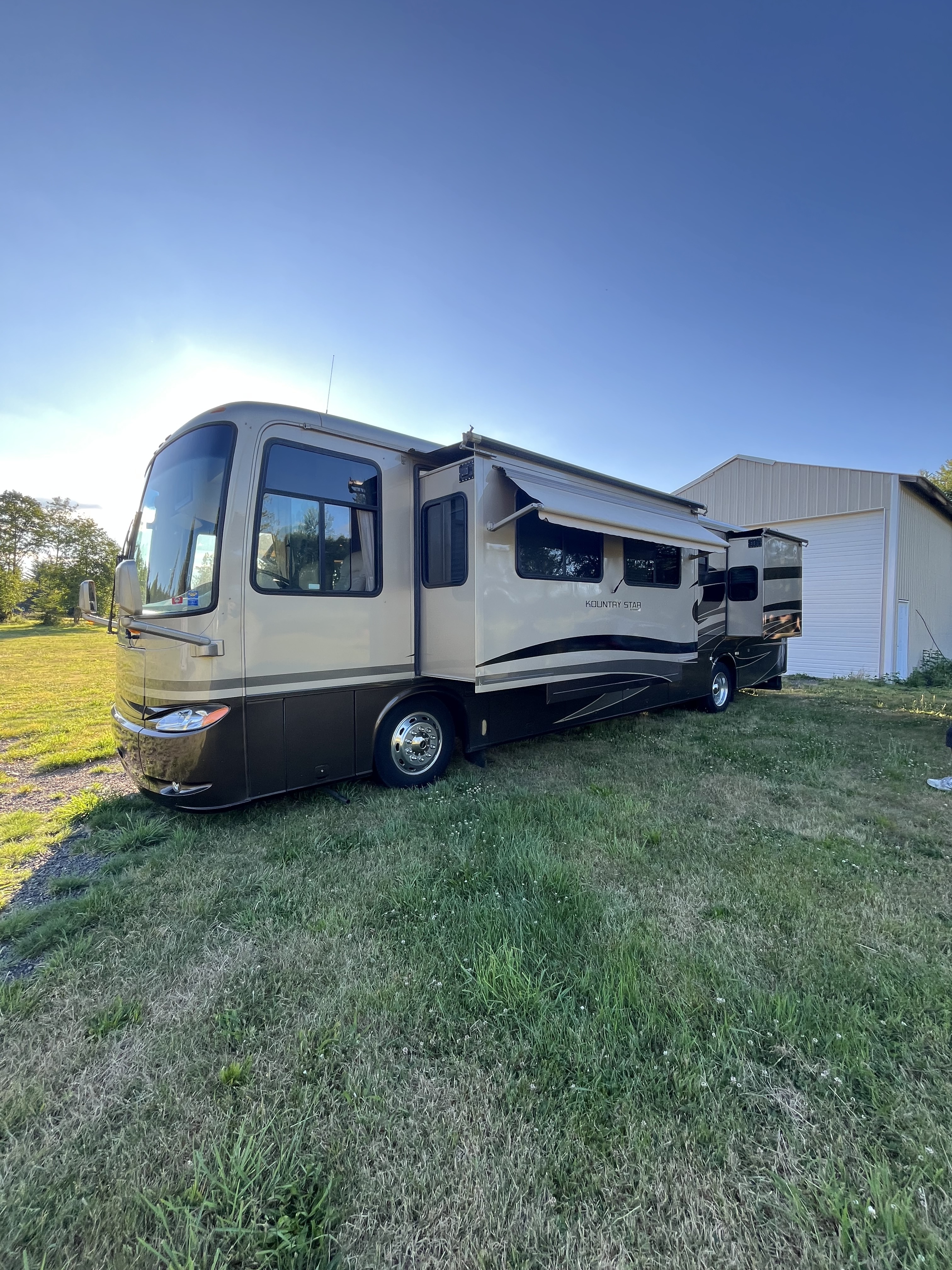 2005 Newmar KOUNTRY STAR 3910 in sandy OR