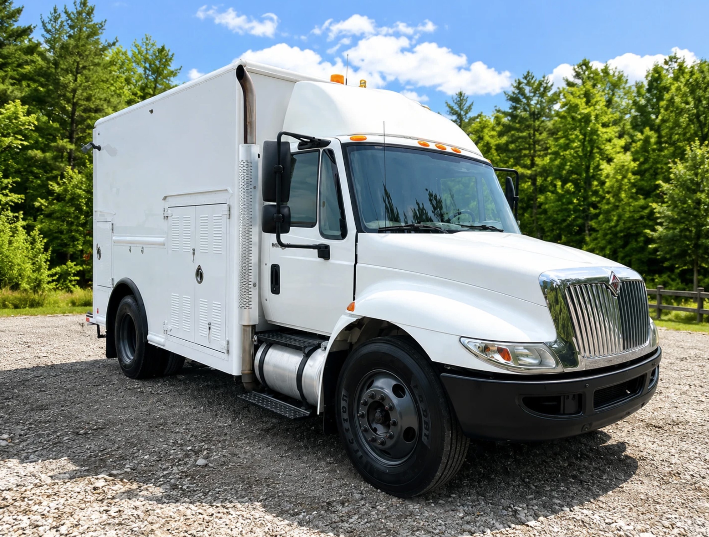 2011 INTERNATIONAL Durastar 4300 - Utility Box in Justice, IL