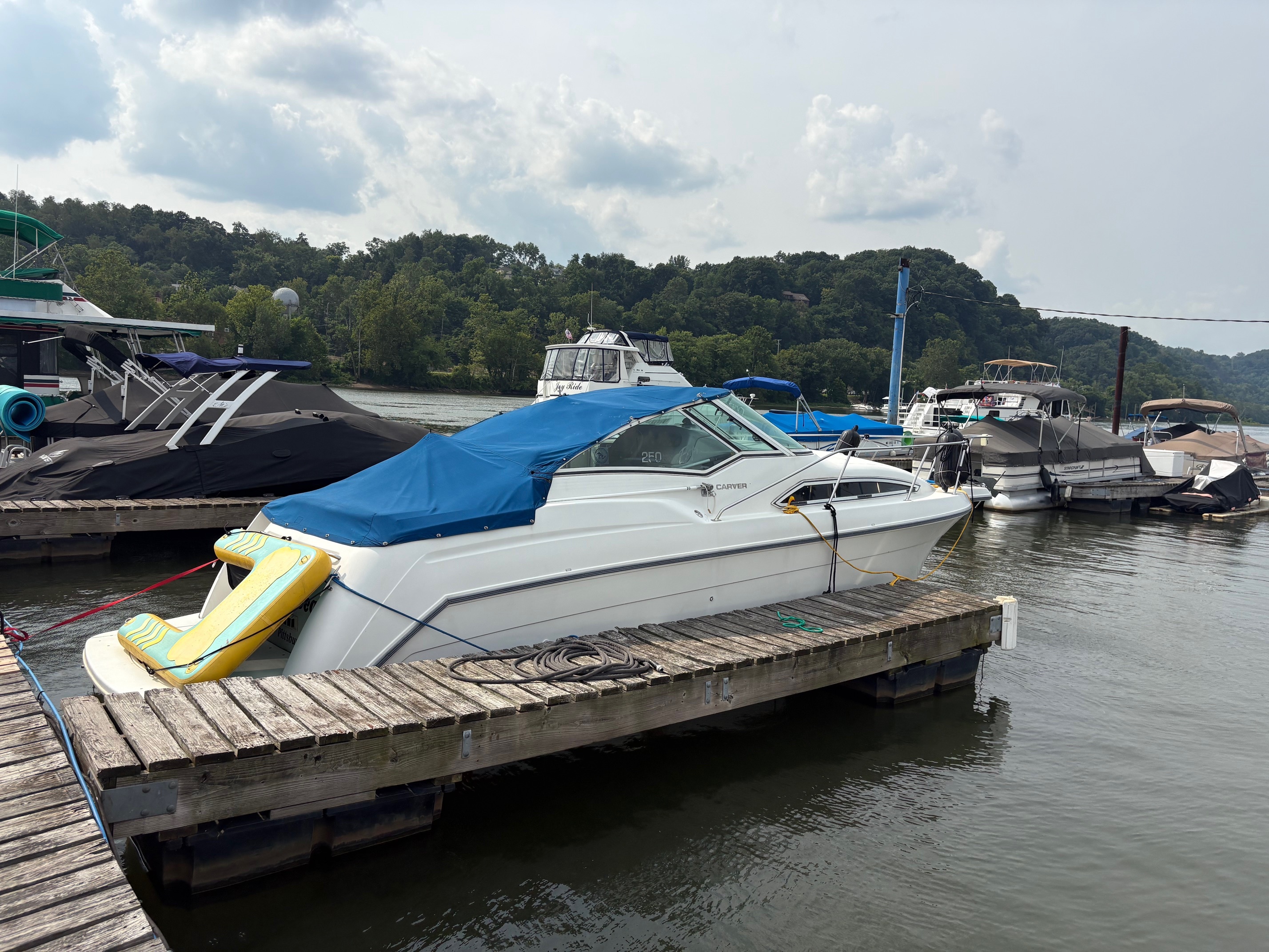 1995 Carver 250 EXPRESS in verona PA