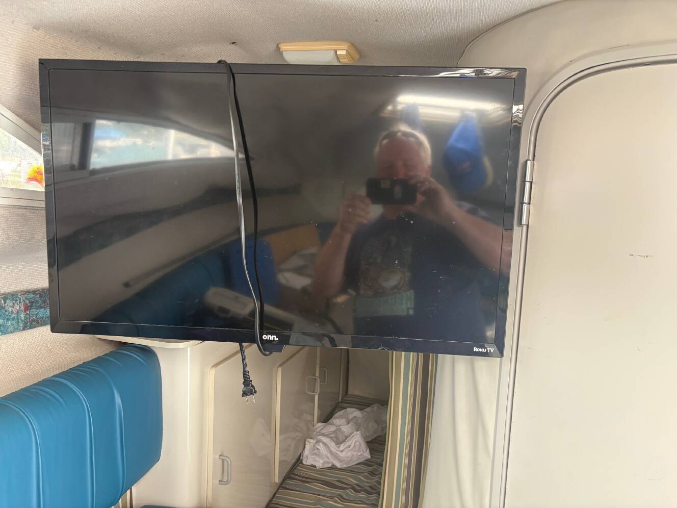 A photo of this 1995 Carver 250 EXPRESS