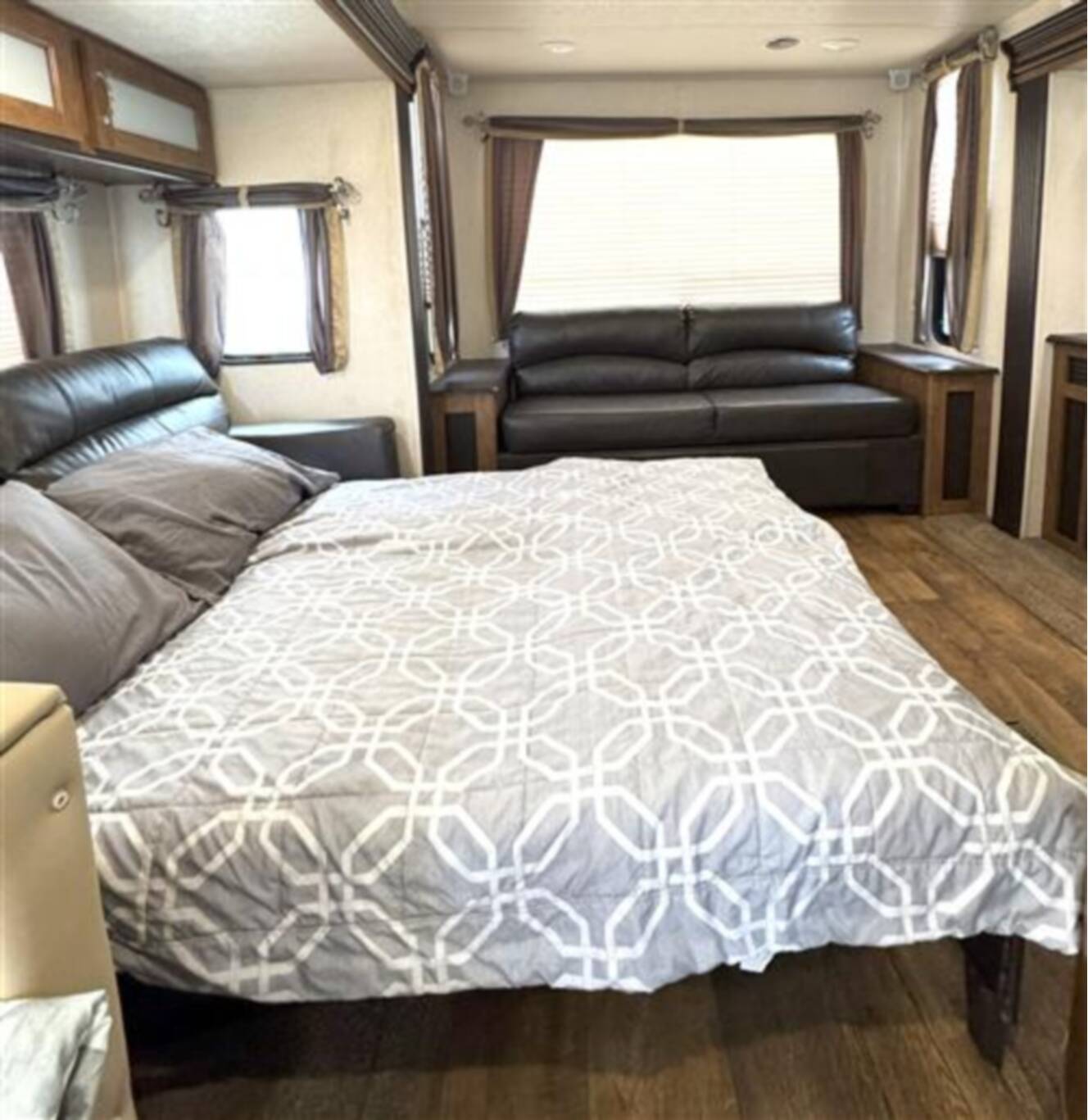 A photo of this 2018 Forest River SALEM 27REI