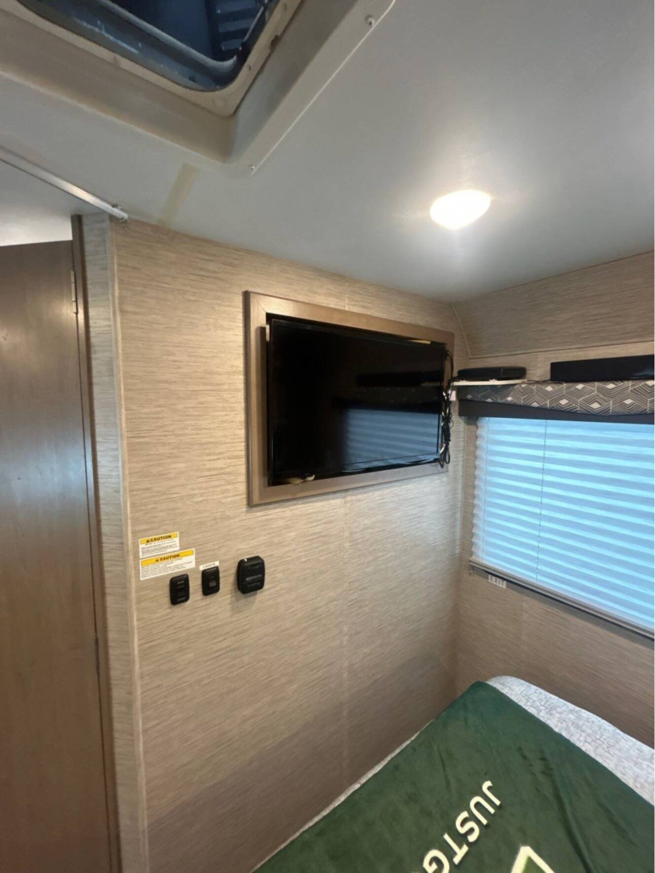 A photo of this 2023 Thor Motor Coach FOUR WINDS 22B