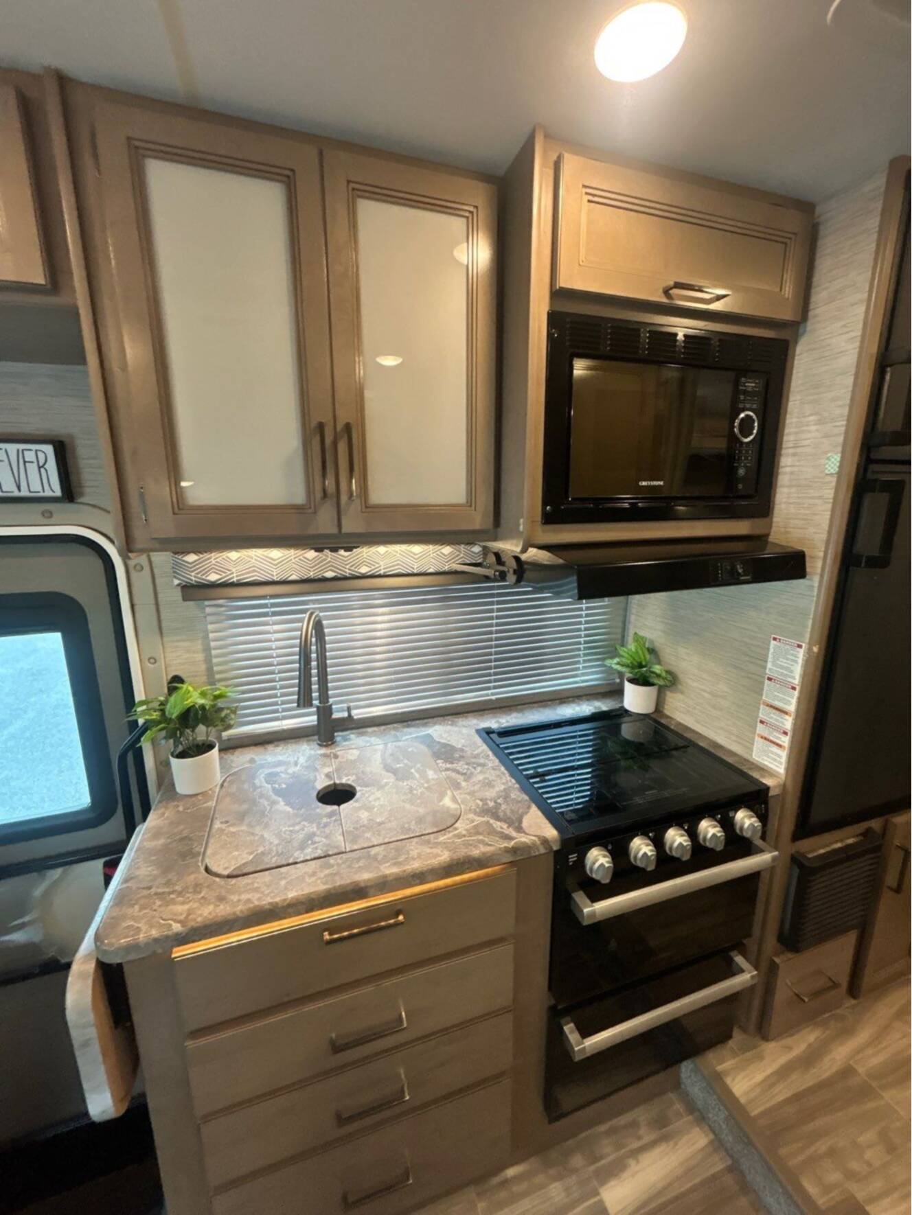 A photo of this 2023 Thor Motor Coach FOUR WINDS 22B