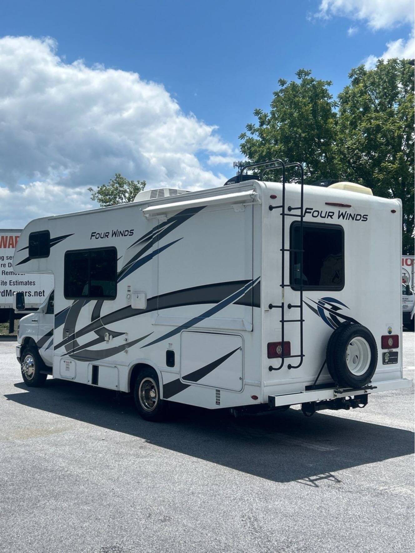 A photo of this 2023 Thor Motor Coach FOUR WINDS 22B