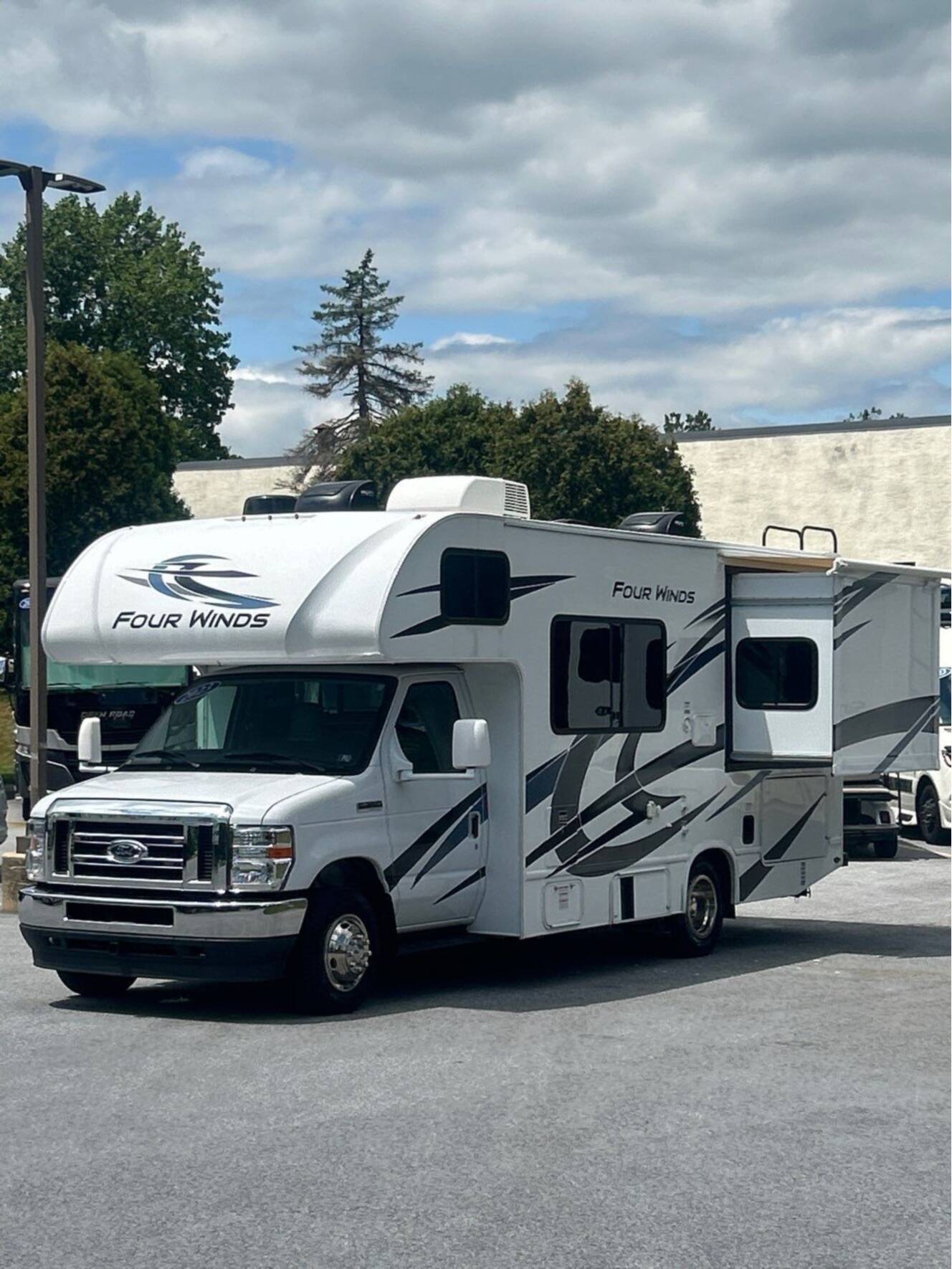 A photo of this 2023 Thor Motor Coach FOUR WINDS 22B