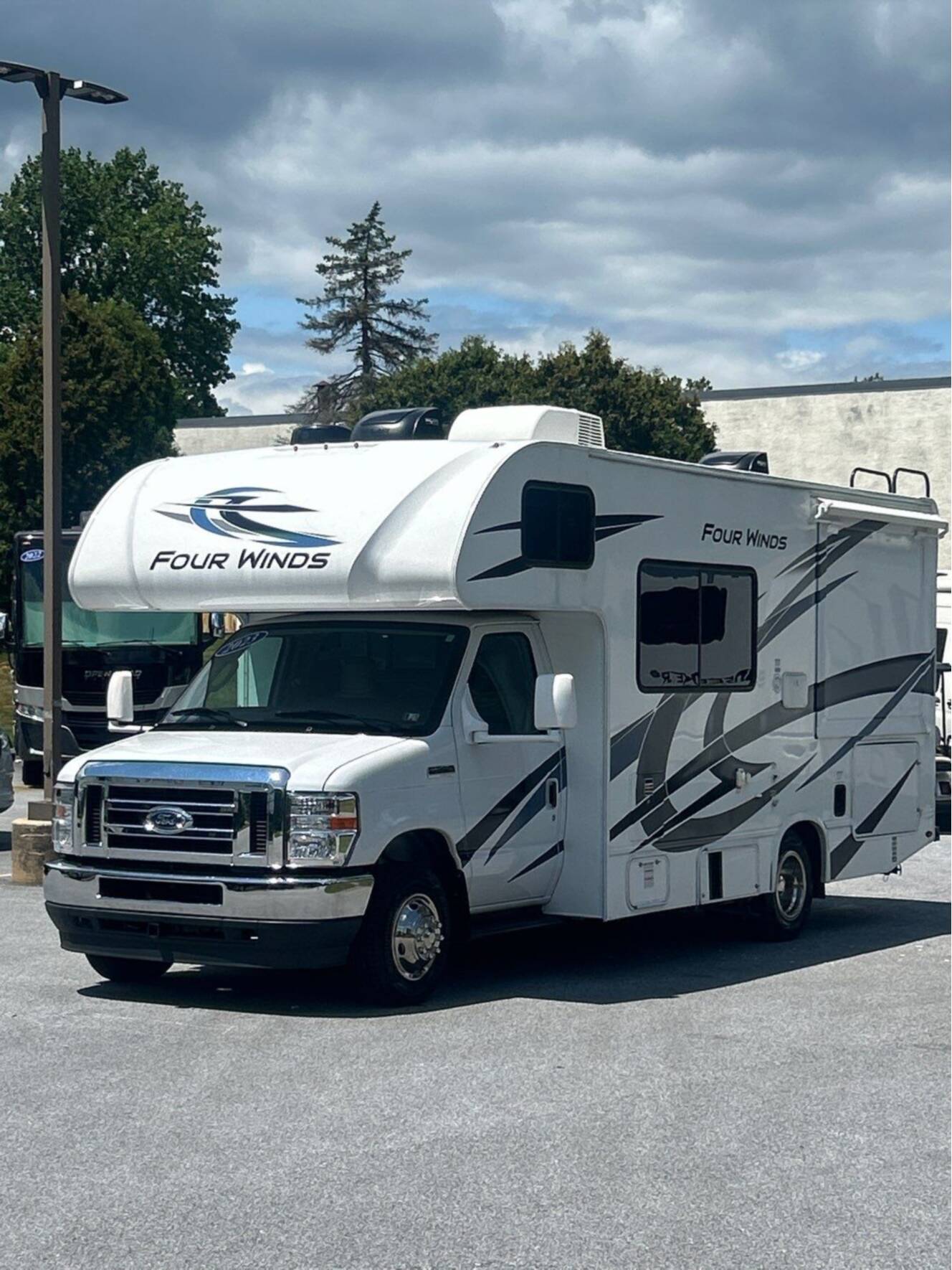 A photo of this 2023 Thor Motor Coach FOUR WINDS 22B